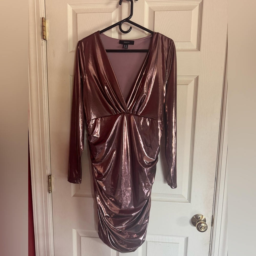 Forever 21 longsleeve pink metallic dress size XL side ruching like new! 🎀